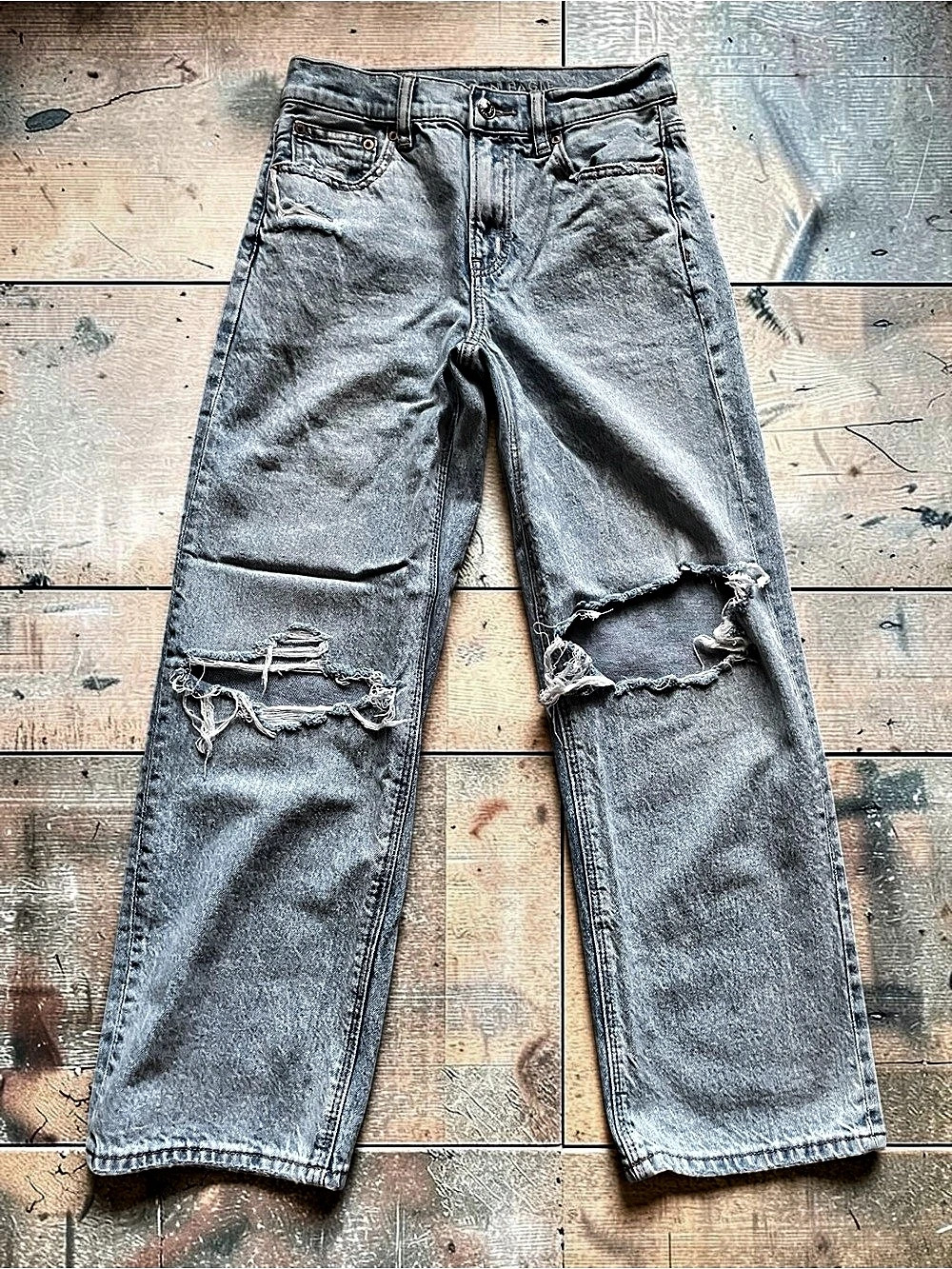 American Eagle Women’s Strigid Ripped “Stovepipe” Jean Size 00 Short